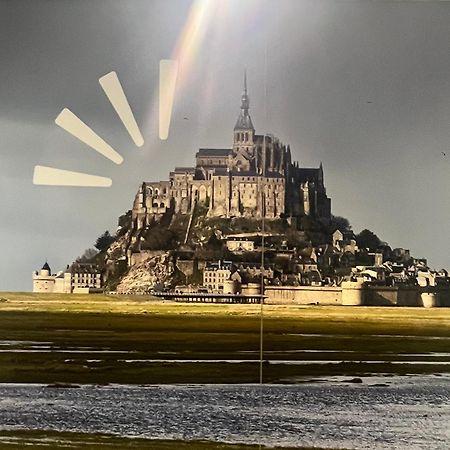 Beau Loft Room Proche Mont Saint Michel Jaccuzi Illimite En Plein Centre Avranches Exterior foto