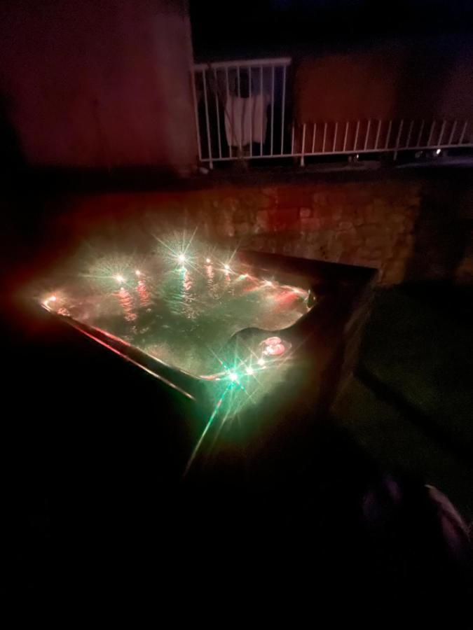 Beau Loft Room Proche Mont Saint Michel Jaccuzi Illimite En Plein Centre Avranches Exterior foto