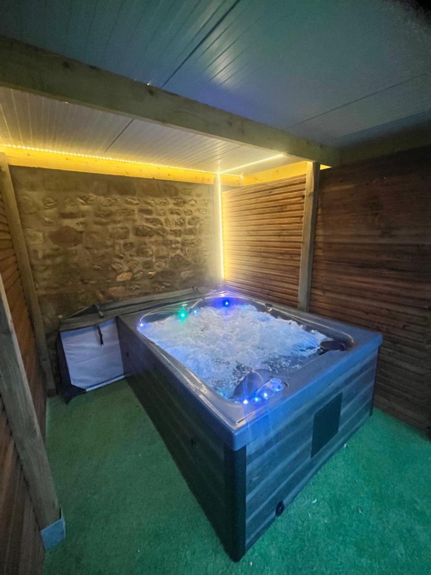 Beau Loft Room Proche Mont Saint Michel Jaccuzi Illimite En Plein Centre Avranches Exterior foto