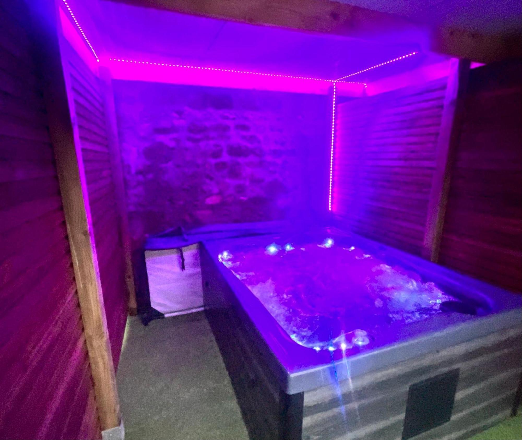 Beau Loft Room Proche Mont Saint Michel Jaccuzi Illimite En Plein Centre Avranches Exterior foto
