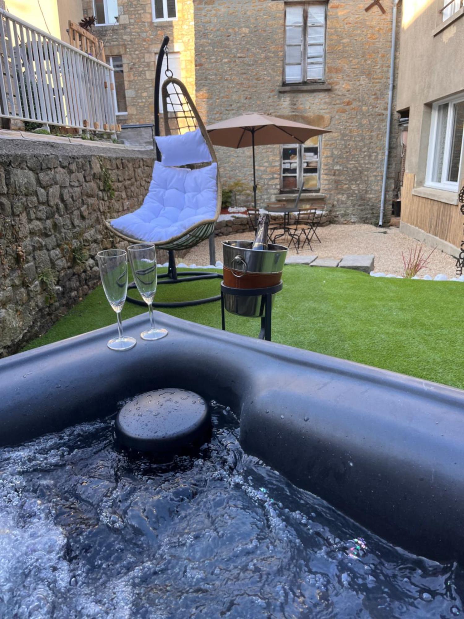 Beau Loft Room Proche Mont Saint Michel Jaccuzi Illimite En Plein Centre Avranches Exterior foto